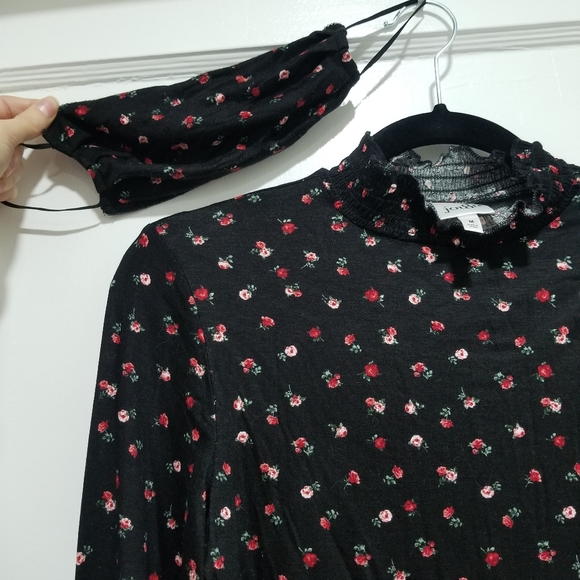 Floral Print Mockneck Crop Top - Picture 4 of 6